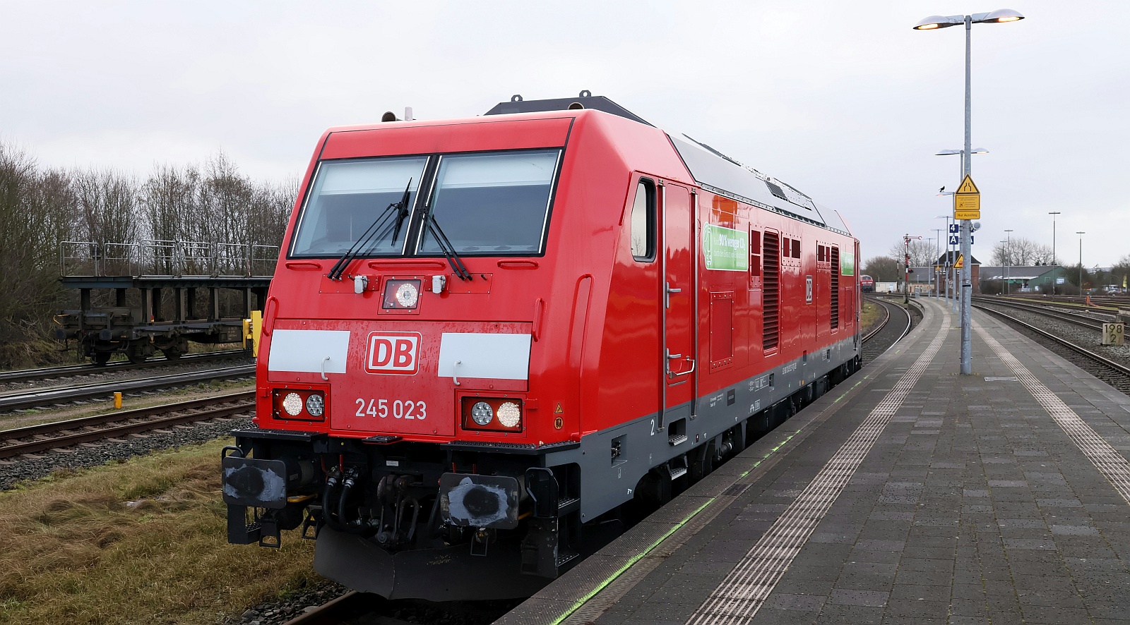 DB 245 023-7, REV/BCS X/05.04.24 in Warteposition im Bhf Niebüll. 30.01.2025