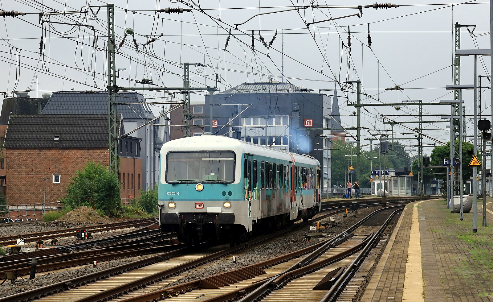 DB 628 201-5/928 201-2 im  völlig durcheinander Lackdesign  auf dem Weg in den Bhf Neumünster zwecks Bereitstellung für eine Fahrt nach Preetz. NMS 29.07.2023