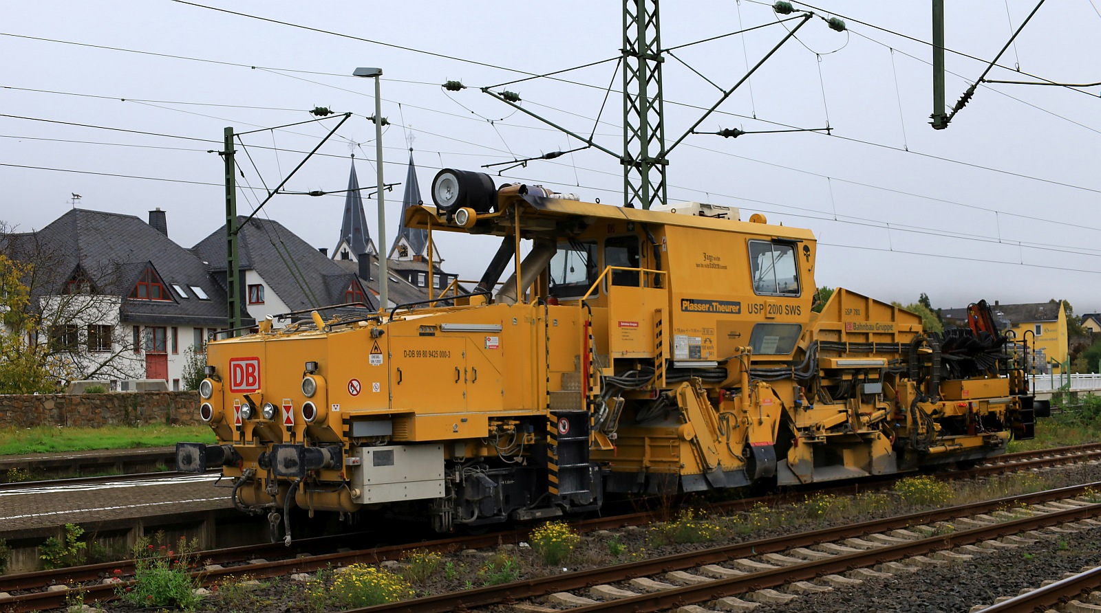 DB Bahnbau  SSP 781  Universalschotterplaniermaschine USP 2000 SWS 9980 9425 000-3 Boppard Hbf 23.10.2023