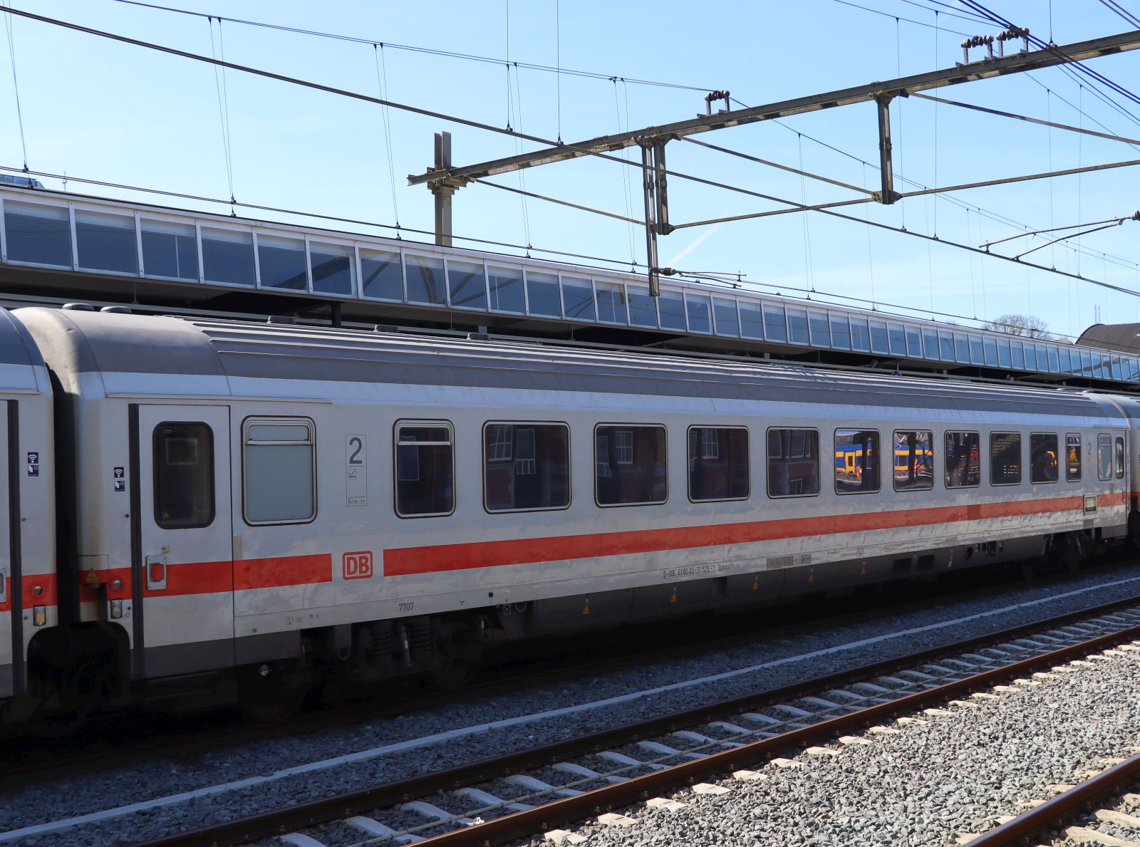 DB Bpmmz 284.5 intercitywagen 2. Klasse mit Nummer D-DB 61 80 20-91 525-1 in IC nach Hannover Gleis 2 Amersfoort, Niederlande 08-04-2025.


DB Bpmmz 284.5 intercityrijtuig 2e klasse met nummer D-DB 61 80 20-91 525-1 in IC naar Hannover spoor 2 Amersfoort 08-04-2025.