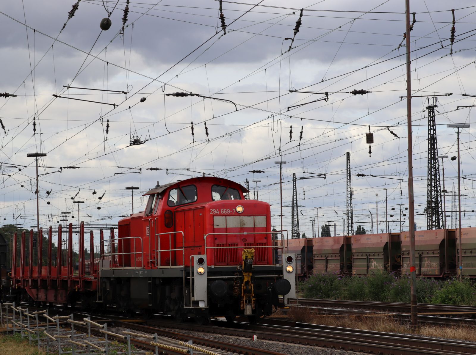 DB Cargo Diesellok 294 669-7 G�terbahnhof Oberhausen West 23-07-2026.


DB Cargo dieselloc 294 669-7 goederenstation Oberhausen West 23-07-2026.