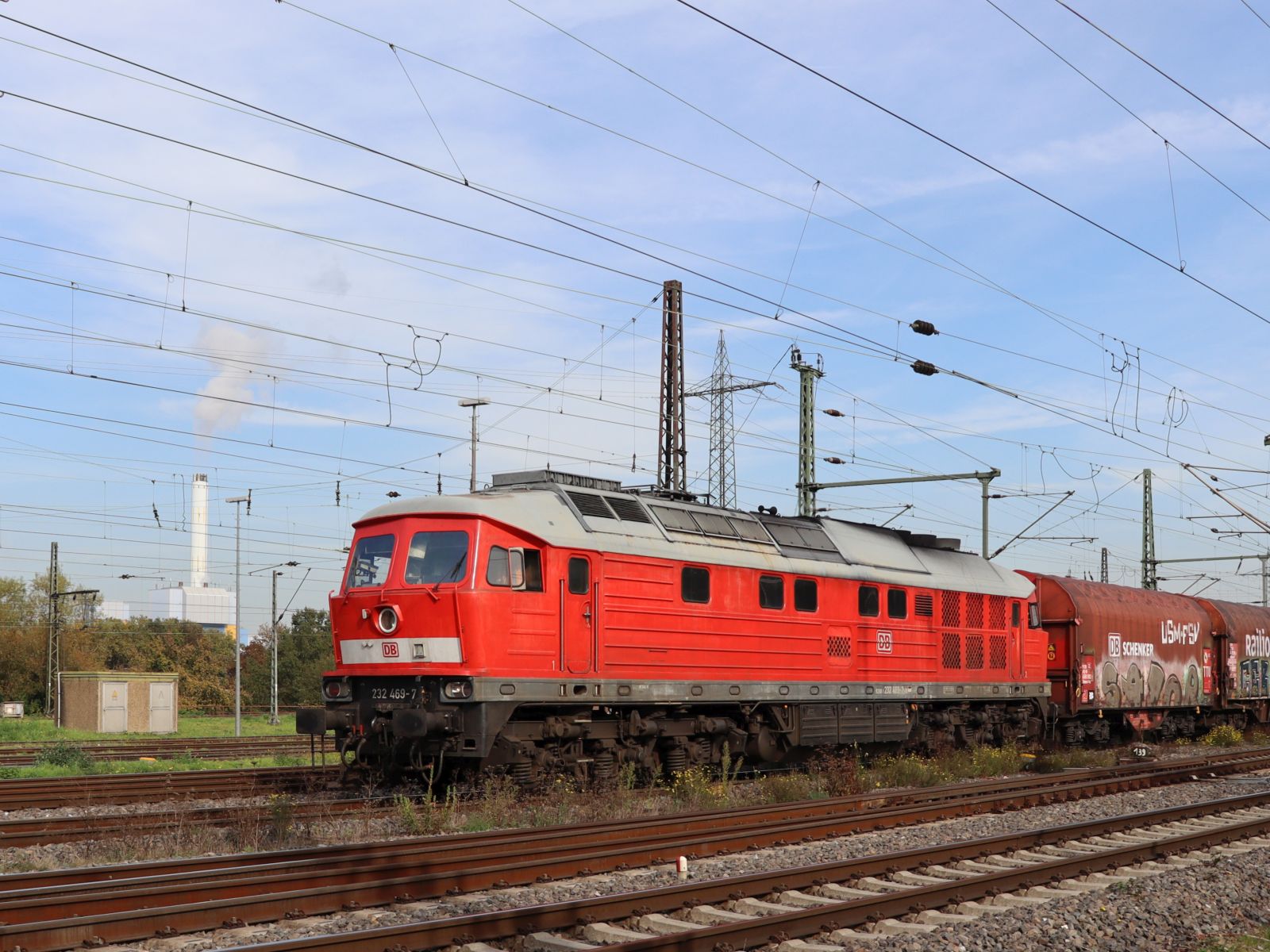 DB Cargo Diesellokomotive 232 469-7 Gterbahnhof Oberhausen West 18-10-2024.


DB Cargo diesellocomotief 232 469-7 goederenstation Oberhausen West 18-10-2024.