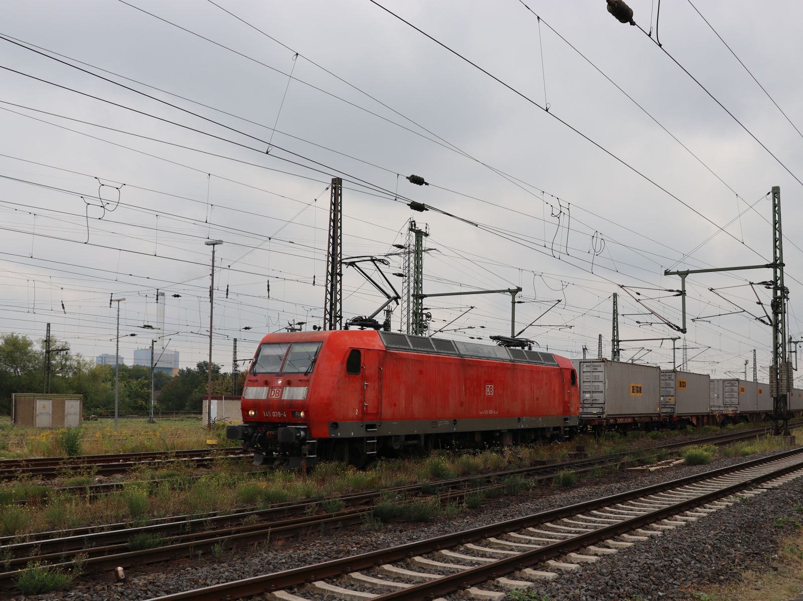 DB Cargo Lokomotive 145 039-4 Güterbahnhof Oberhausen West 18-08-2022.

DB Cargo locomotief 145 039-4 goederenstation Oberhausen West 18-08-2022.