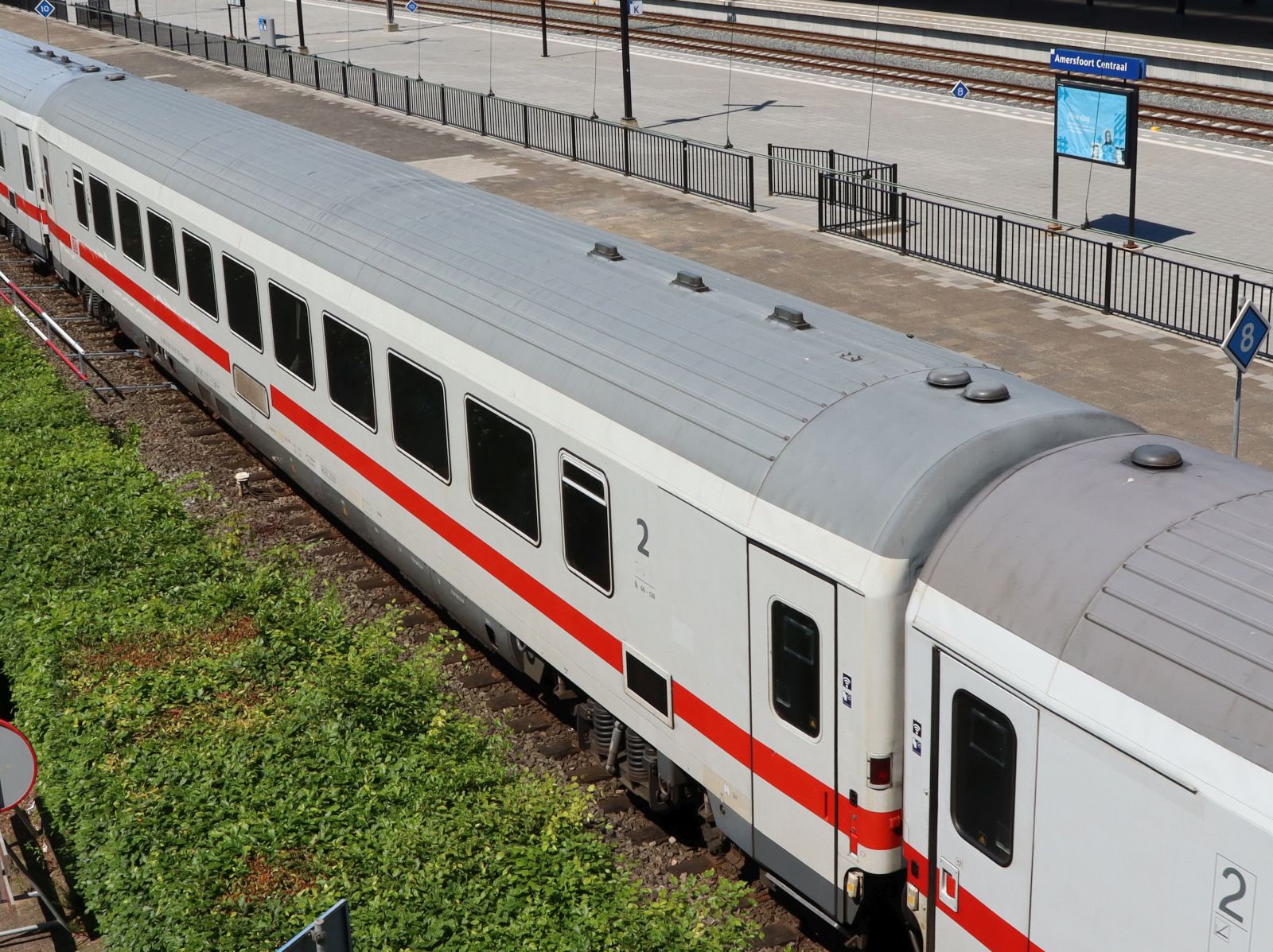 DB (Deutsche Bahn) Bpmmbz 285.7 Intercitywagen 2. klasse mit Nummer D-DB 61 80 29-91 779-5 Gleis 1 Amersfoort, Niederlande 14-05-2024.

DB (Deutsche Bahn) Bpmmbz 285.7 Intercityrijtuig 2e klasse met nummer D-DB 61 80 29-91 779-5 spoor 1 Amersfoort 14-05-2024.