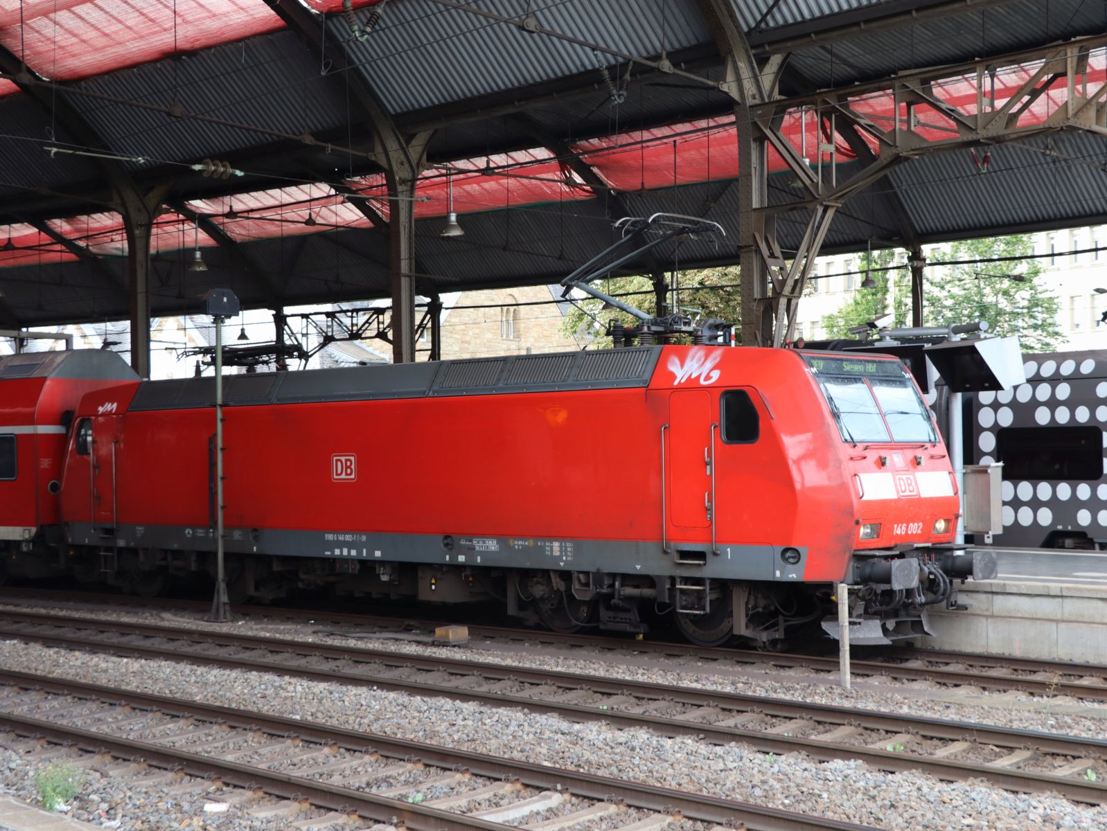 DB Lokomotive 146 002-1 Gleis 3 Aachen Hbf 20-08-2024.

DB locomotief 146 002-1 spoor 3 Aachen Hbf 20-08-2024.