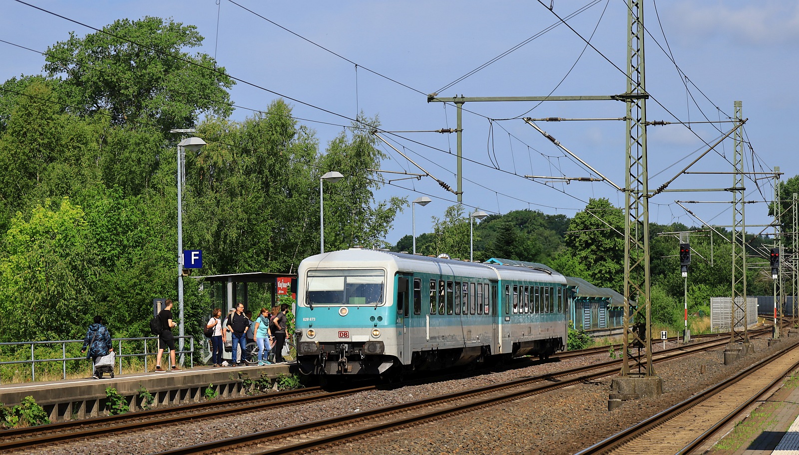 DB/Bwegt 628 673-5 + 486-2 beide Gattung BD als RE 74 nach Kiel. Schleswig 24.06.2023 I