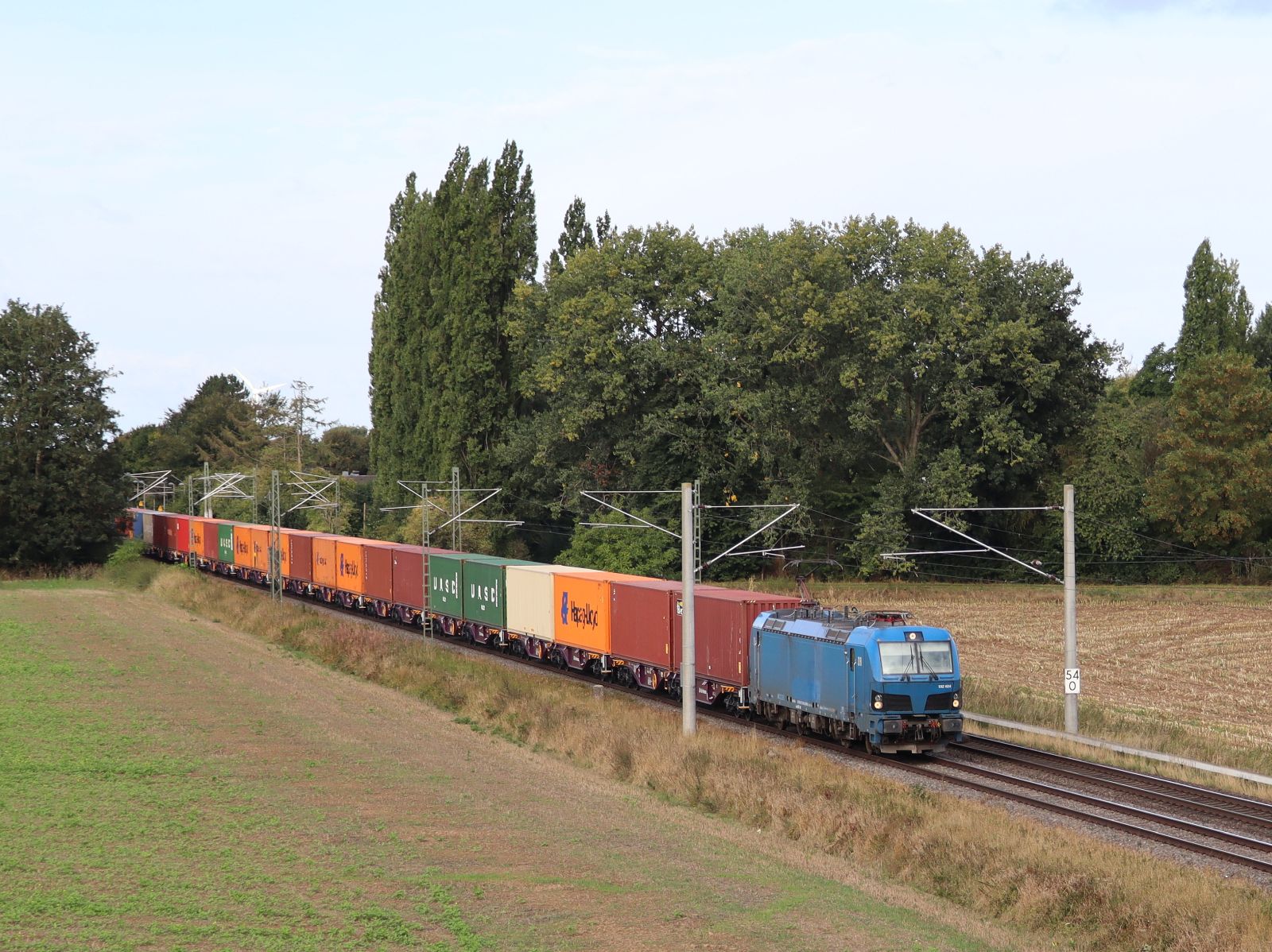 Delta Rail Lokomotive 192 024-8 (91 80 6192 024-8 D-NRAIL) Baumannstrasse, Praest 16-09-2022.

Delta Rail locomotief 192 024-8 (91 80 6192 024-8 D-NRAIL) Baumannstrasse, Praest 16-09-2022.