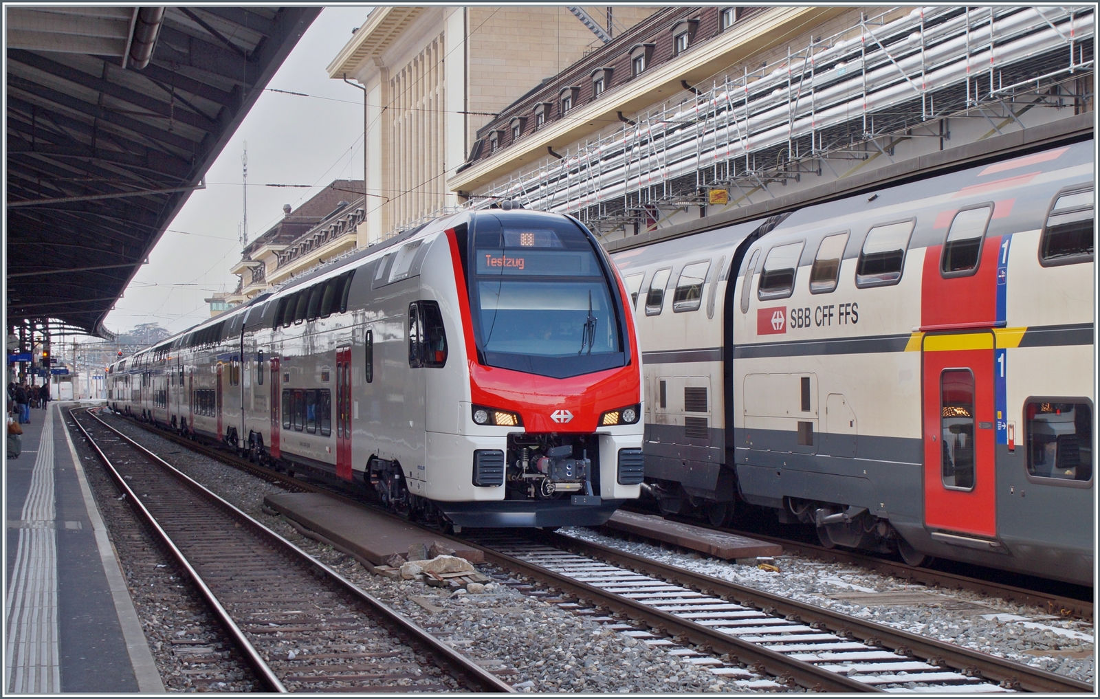 Der neue SBB RABe 512 008 (94 85 0 512 008-9 CH-SBB) für den Fernverkehr bei einer Test-Fahrt in Lausanne. 

23.01.2023