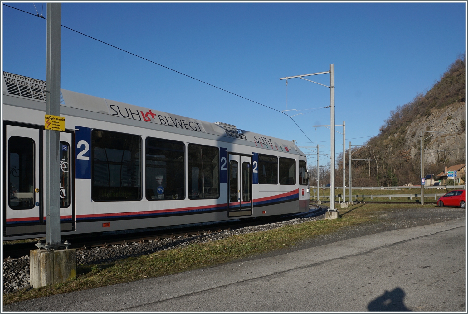 Des weiteren steht der AAR ABt 56  Suhr  beim TPC Dépôt in Aigle (und am 3.1.24 habe ich einen weiteren baugleichen Steuerwagen gesehen). 

Nachtrag vom 31.1.2024: Die zwei Ende Jahr (2023) gesichteten AAR ABT -Steuerwagen beim TPC Dépôt sollen auf der ASD mit den Beh 4/8 sowie ev. mit den BDe 4/4 als Ersatzkomposition zum Einsatz kommen. (Quelle SER)

18. Dez. 2023

