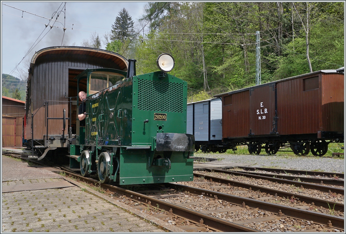 Die doch recht kleine Tm 2/2 1° rangiert in Chaulin.

6. Mai 2023