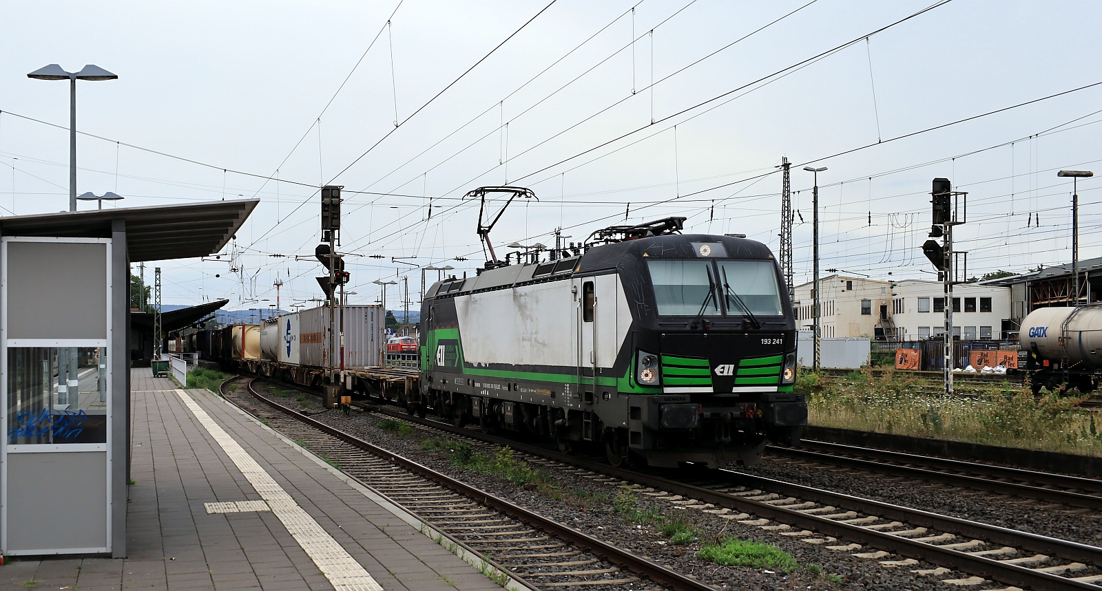 ELL 193 241-7 REV/Lz/05.12.22 mit Containerzug. Neuwied 04.08.2024