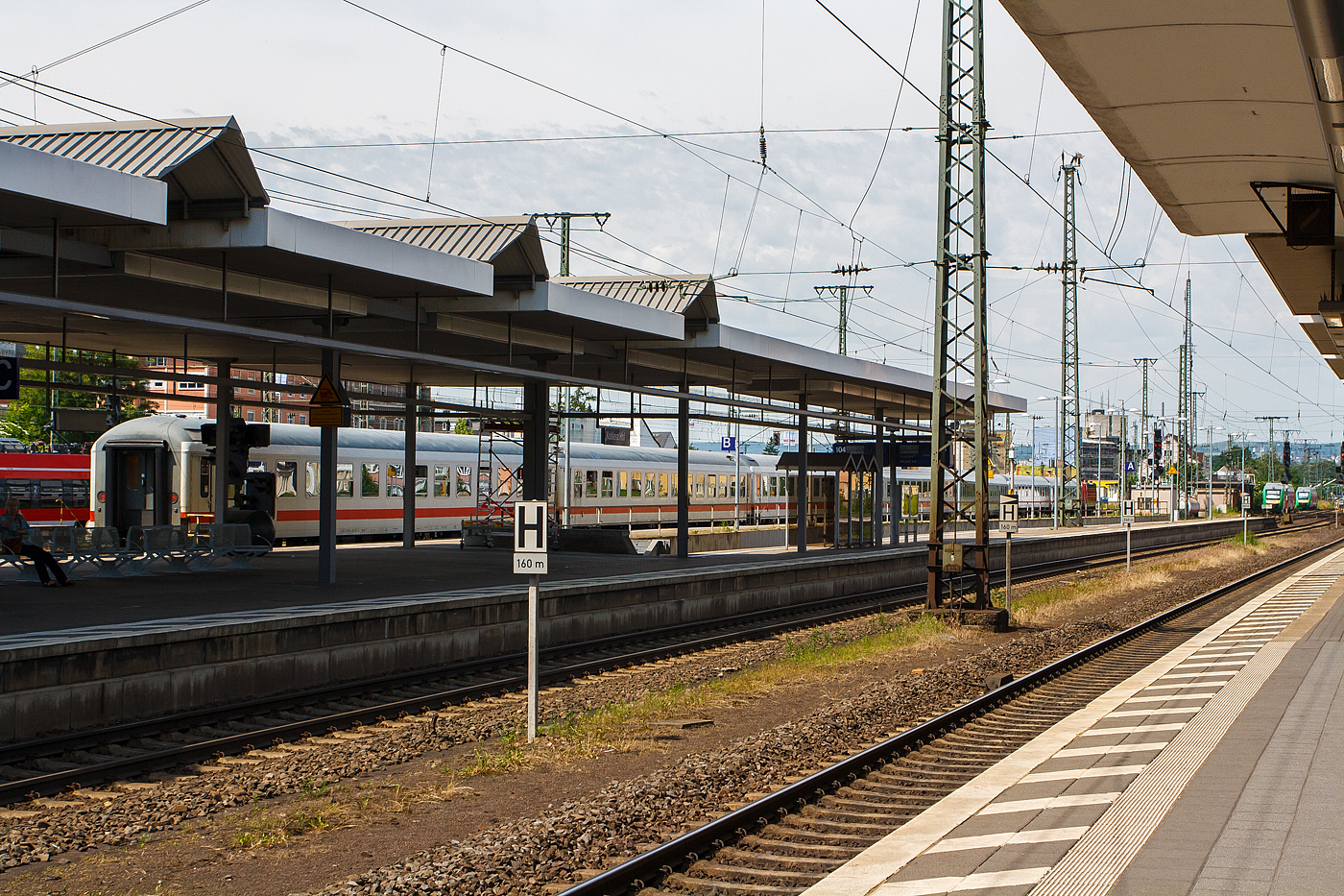 Es war einmal, oder als es noch den IC 134 „Ostfriesland“ gab, nun (am 17 Juni 2013) verlässt die 181 209-8 (91 80 6181 209-8 D-DB) der DB Fernverkehr AG mit dem IC 134 „Ostfriesland“ von Norddeich Mole über Emden, Münster, Oberhausen, Düsseldorf, Köln, Koblenz, Trier und Wasserbillig nach Luxembourg den Hauptbahnhof Koblenz in Richtung Luxemburg. 