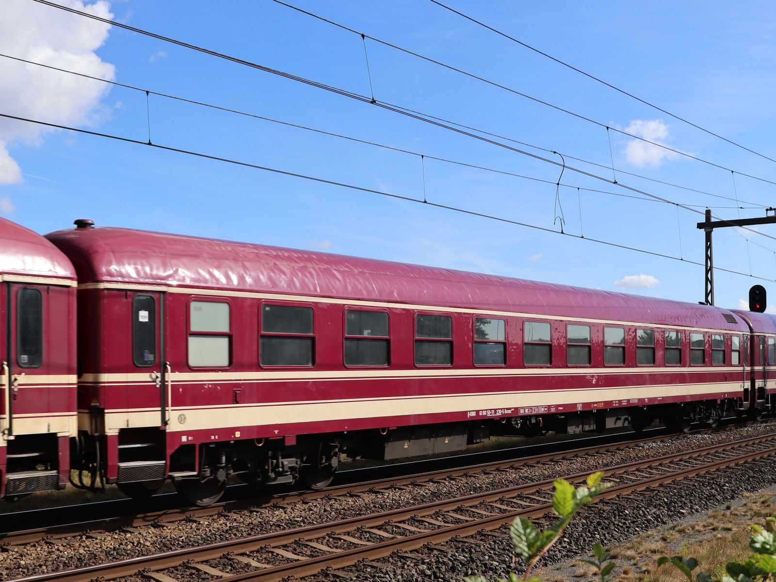 Euro-Express Bvcmz248.3 Liegewagen mit Nummer 61 80 50-71 230-5 D-EURO Sziget Express Holten, Niederlande 08-08-2022.


Euro-Express Bvcmz248.3 ligwagen met nummer 61 80 50-71 230-5 D-EURO in leegmaterieeltrein Sziget Express Holten 08-08-2022.