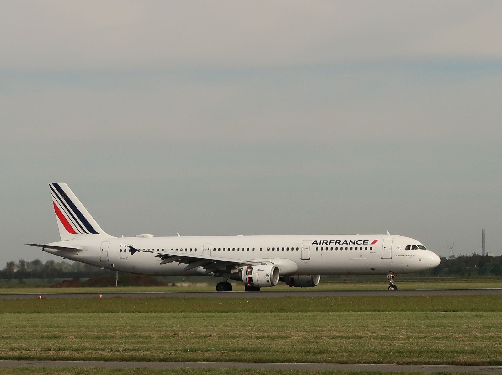 F-GTAJ Air France Airbus A321-212 Erstflug dieses Flugzeugs war am 29-03-2001. Flughafen Amsterdam Schiphol, Niederlande. Vijfhuizen 06-10-2024.

F-GTAJ Air France Airbus A321-212 eerste vlucht van dit vliegtuig was op 29-03-2001. Polderbaan luchthaven Schiphol. Vijfhuizen 06-10-2024.