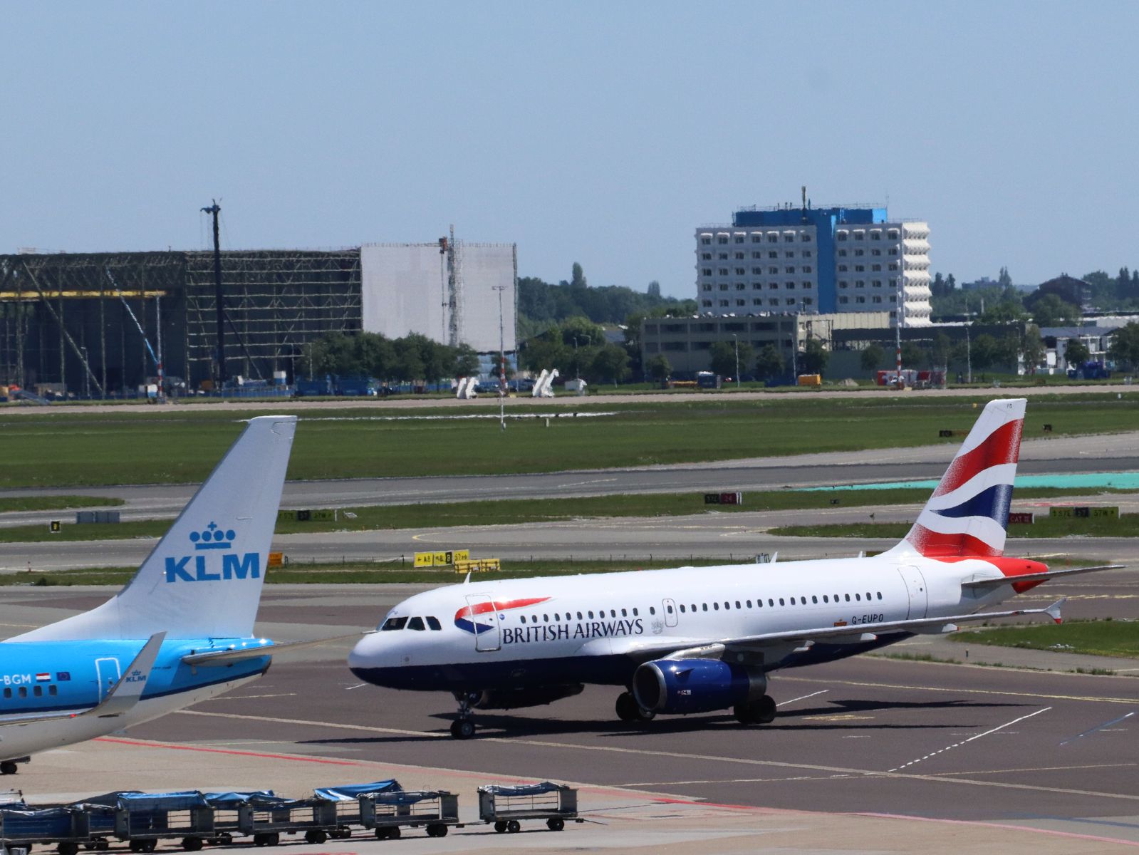 G-EUPO British Airways Airbus A319-131 Erstflug dieses Flugzeugs war am 03-07-2000. Flughafen Amsterdam Schiphol, Niederlande 12-05-2025.

G-EUPO British Airways Airbus A319-131 eerste vlucht van dit vliegtuig was op 03-07-2000. Luchthaven Schiphol 12-05-2025.
