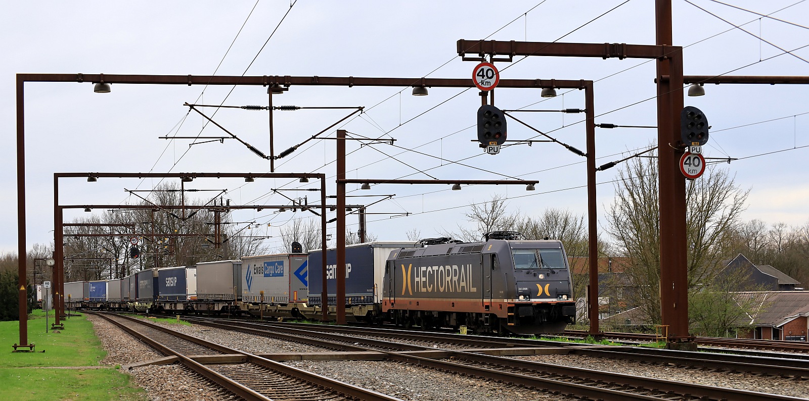 Hectors 241.008 mit SamSkip KLV Einfahrt Pattburg/DK 06.04.2024