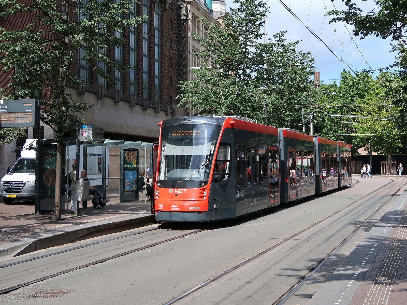 HTM Strassenbahn 5053 Spui, Den Haag 13-07-2023.

HTM tram 5053 Spui, Den Haag 13-07-2023.