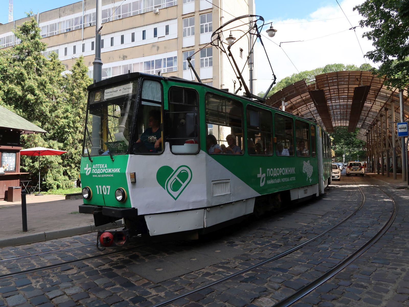 LKP (Львівське комунальне підприємство) LET (Lviv Elektro Trans) tram 1107 Tatra KT4SU Baujahr 1987. Holovna Poshta, Lviv, Ukraine 18-08-2025.


LKP (Львівське комунальне підприємство) LET (Lviv Elektro Trans) tram 1107 Tatra KT4SU bouwjaar 1987. Holovna Poshta, Lviv, Oekra�ne 18-08-2025.