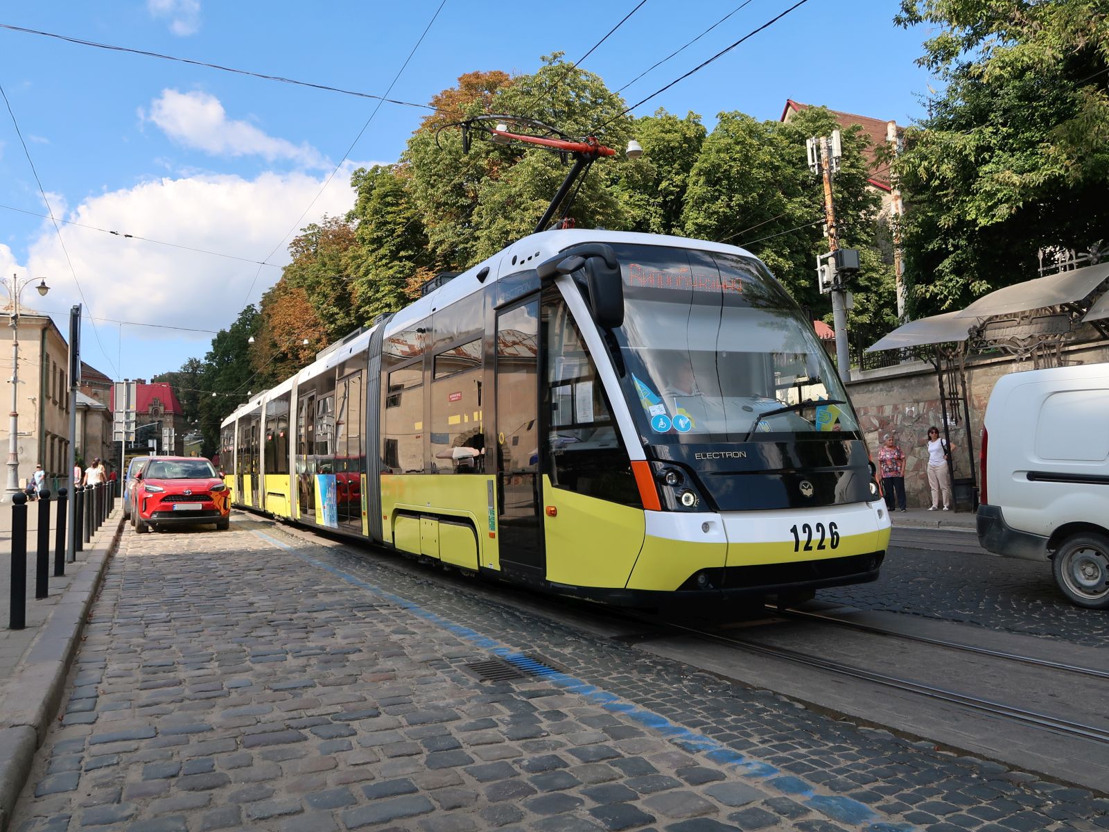 LKP LET Strassenbahn 1226 Еlektron T5L64 Baujahr 2023. Vul. Pidvalna Lviv 20-08-2025.

LKP LET tram 1226 Еlektron T5L64 bouwjaar 2023. Vul. Pidvalna Lviv 20-08-2025.