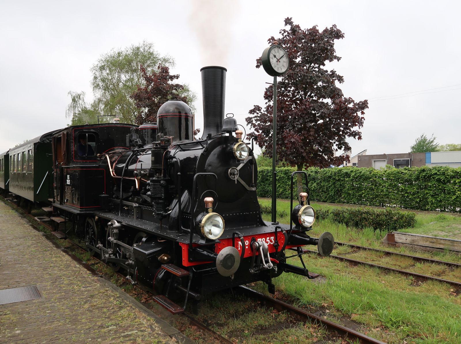 MBS (Museum Buurtspoorweg) Dampflokomotive Nummer 8. Baujahr 1910 Schweizerische Lokomotiv- und Maschinenfabrik, Winterthur, Schweiz. Bahnhof Haaksbergen 05-05-2024. 



MBS (Museum Buurtspoorweg) stoomlocomotief 8 gebouwd door Schweizerische Lokomotiv- und Maschinenfabrik, Winterthur, Zwitserland bouwjaar 1910. Station Haaksbergen 05-05-2024.