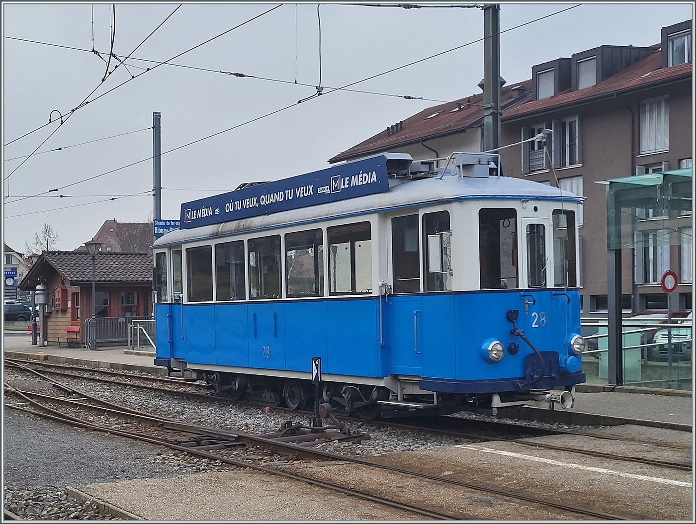 Mitten im Winter steht der Blonay Chamby Bahn TL Ce 2/3 28 abgebügelt in Blonay. Der Triebwagen wurde 1948 von der SWS/SAAS für die TL gebaut.

18. Jan. 2025