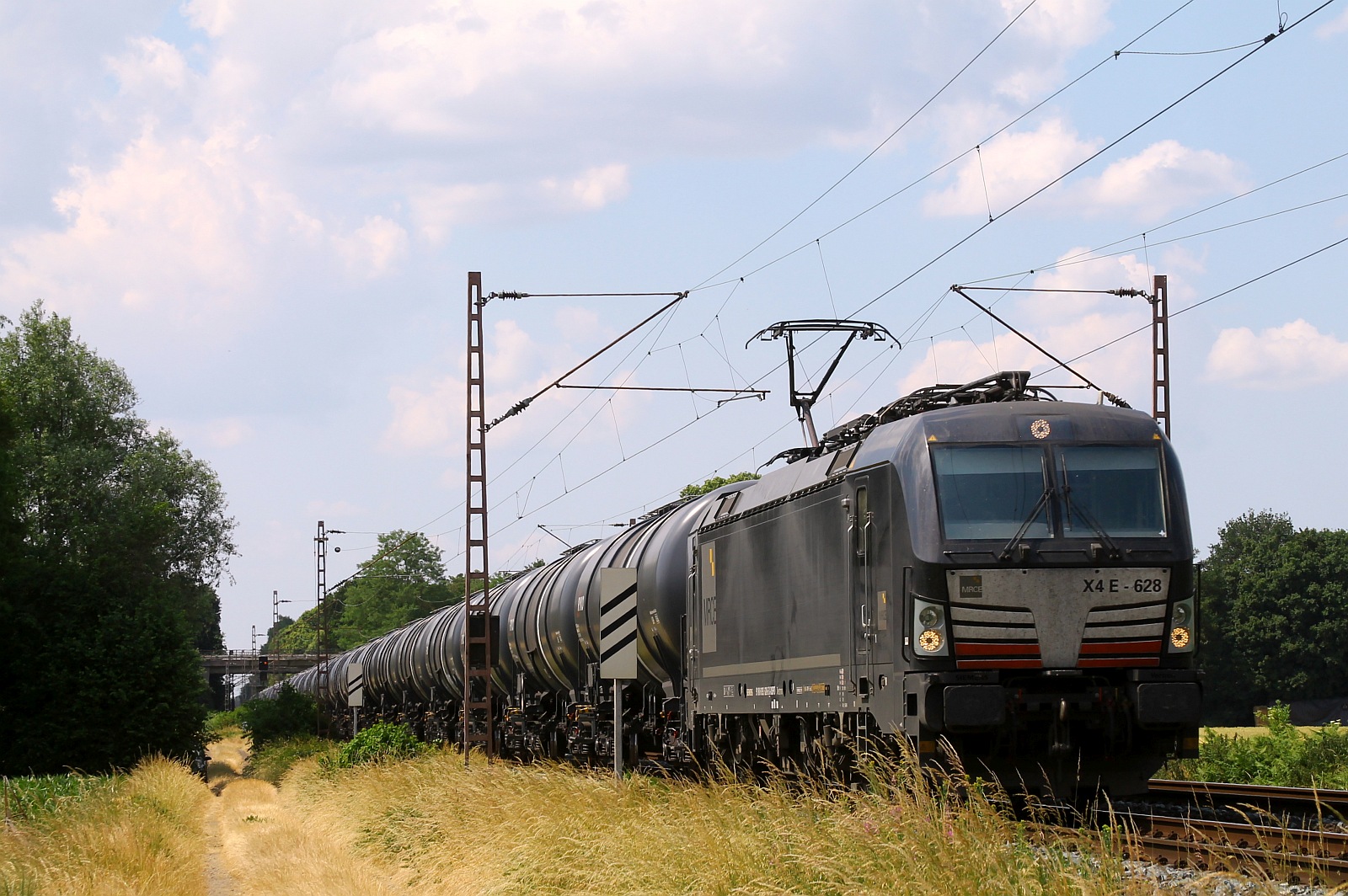 MRCE/LTE  X4 E-628 oder 193 628-5, REV/MMAL/22.11.18, mit Kesselwagenzug Meerhoog 15.06.2023