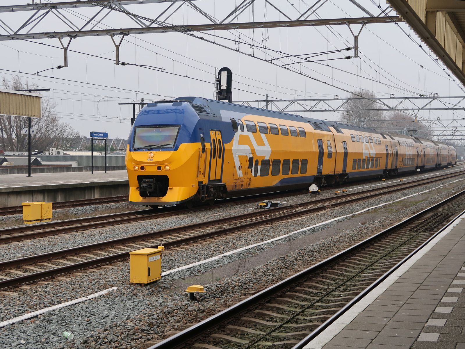 NS DD-IRM-VI Triebzug 8731 Gleis 7 Leiden Centraal Station 10-02-2025.


NS DD-IRM-VI treinstel 8731 spoor 7 Leiden Centraal Station 10-02-2025.