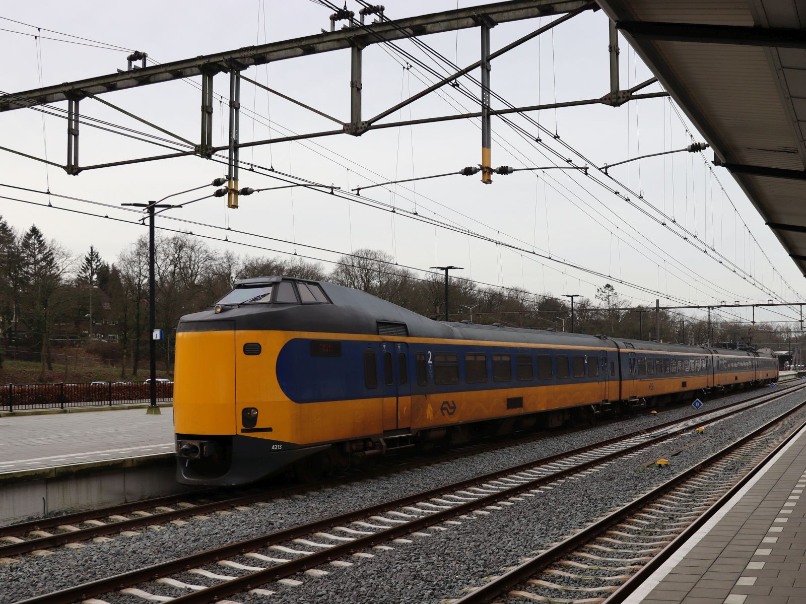 NS ICM-IV Triebzug 4213 Gleis 2 Bahnhof Amersfoort Centraal 20-02-2024.


NS ICM-IV treinstel 4213 spoor 2 station Amersfoort Centraal 20-02-2024.