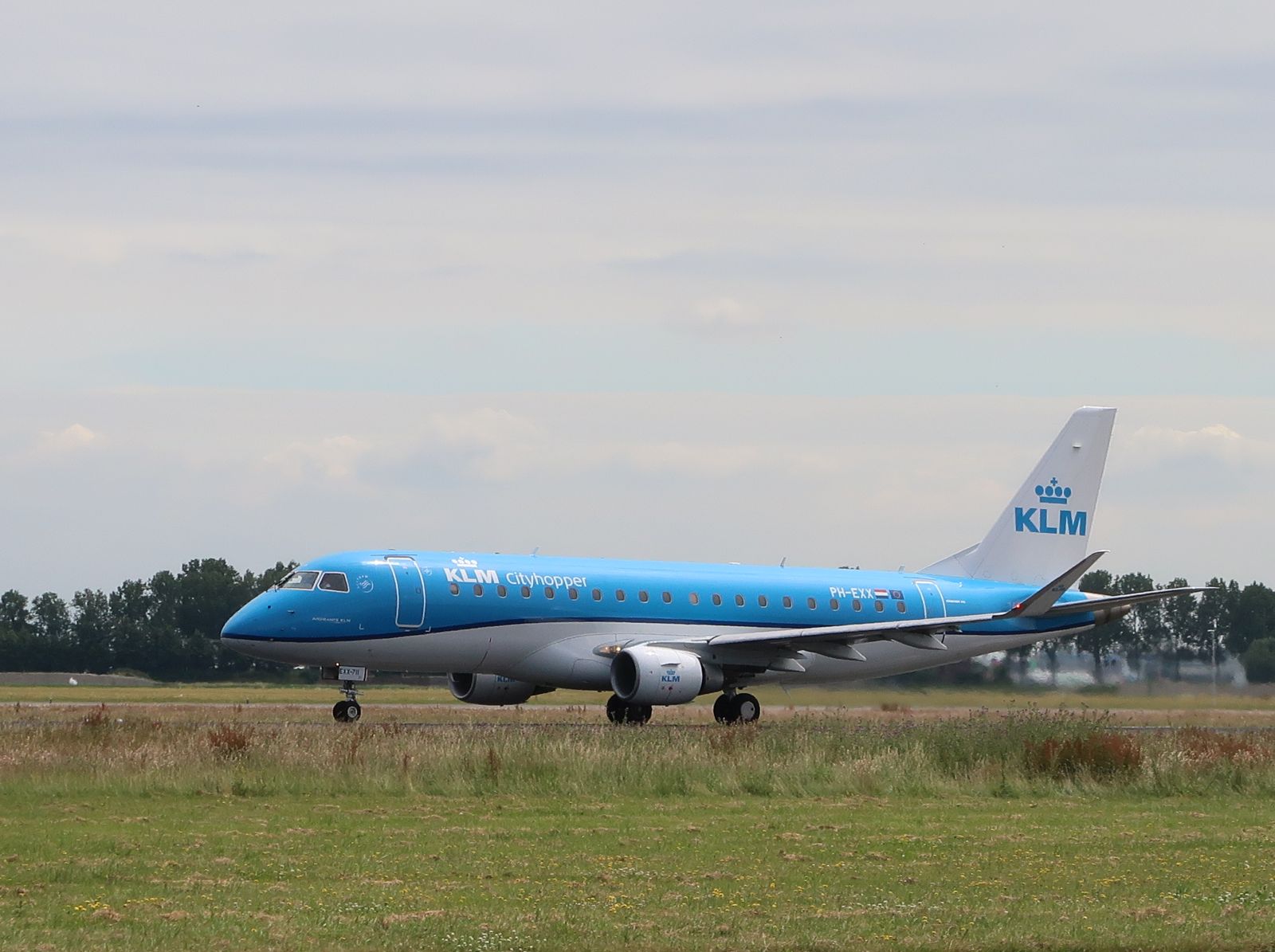 PH-EXX KLM Cityhopper Embraer 175STD Erstflug dieses Flugzeugs war am 08-02-2018. Flughafen Amsterdam Schiphol, Niederlande. Vijfhuizen 30-06-2024.


PH-EXX KLM Cityhopper Embraer 175STD eerste vlucht van dit viegtuig was op 08-02-2018 Polderbaan luchthaven Schiphol. Vijfhuizen 30-06-2024.