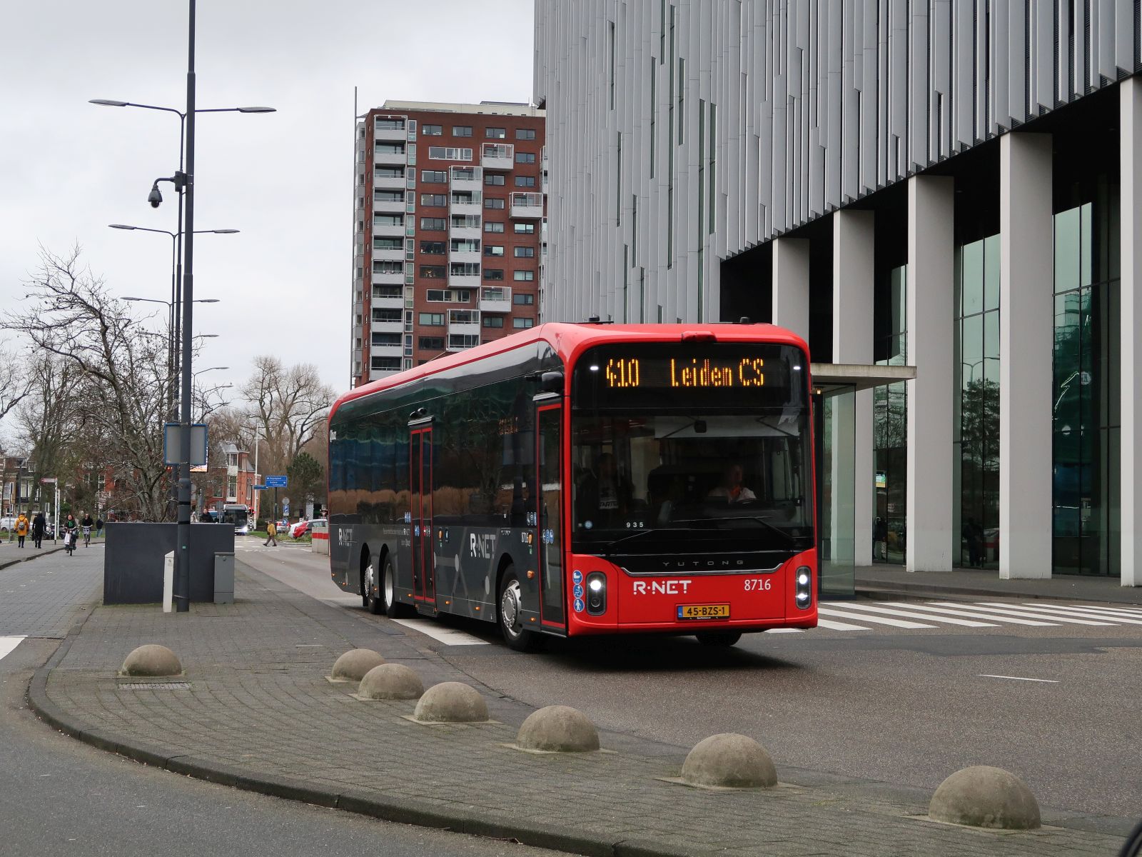 QBuzz R-Net Bus 8716 Yutong U15 Baujahr 2024. Bargelaan, Leiden 16-12-2024.

QBuzz R-Net bus 8716 Yutong U15 bouwjaar 2024. Bargelaan, Leiden 16-12-2024.