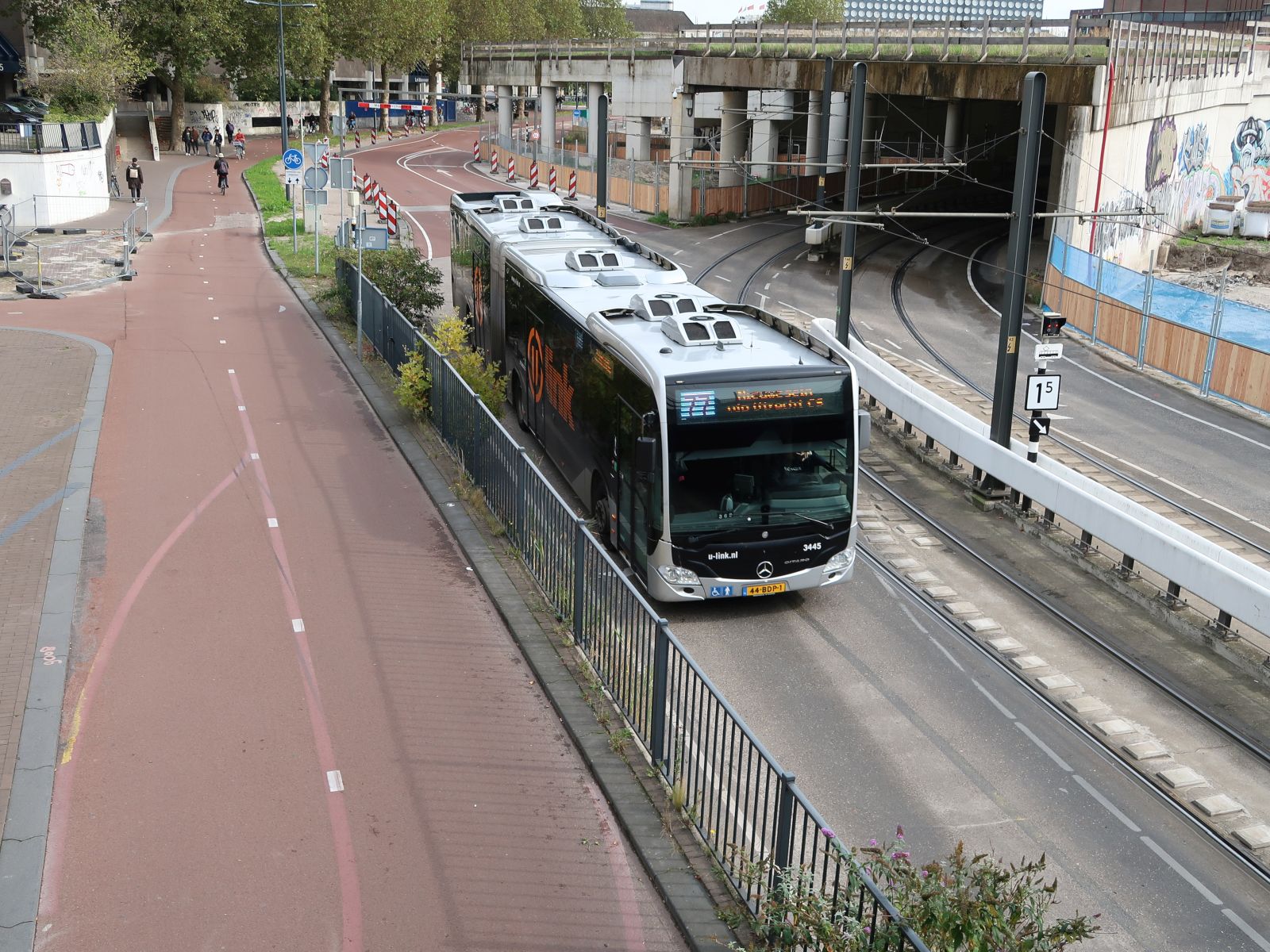 Qbuzz U-Link Bus 3445 MB Citaro 2 G  Baujahr 2013. Smakkelaarsveld, Utrecht 08-10-2024.

Qbuzz U-Link bus 3445 MB Citaro 2 G  bouwjaar 2013. Smakkelaarsveld, Utrecht 08-10-2024.