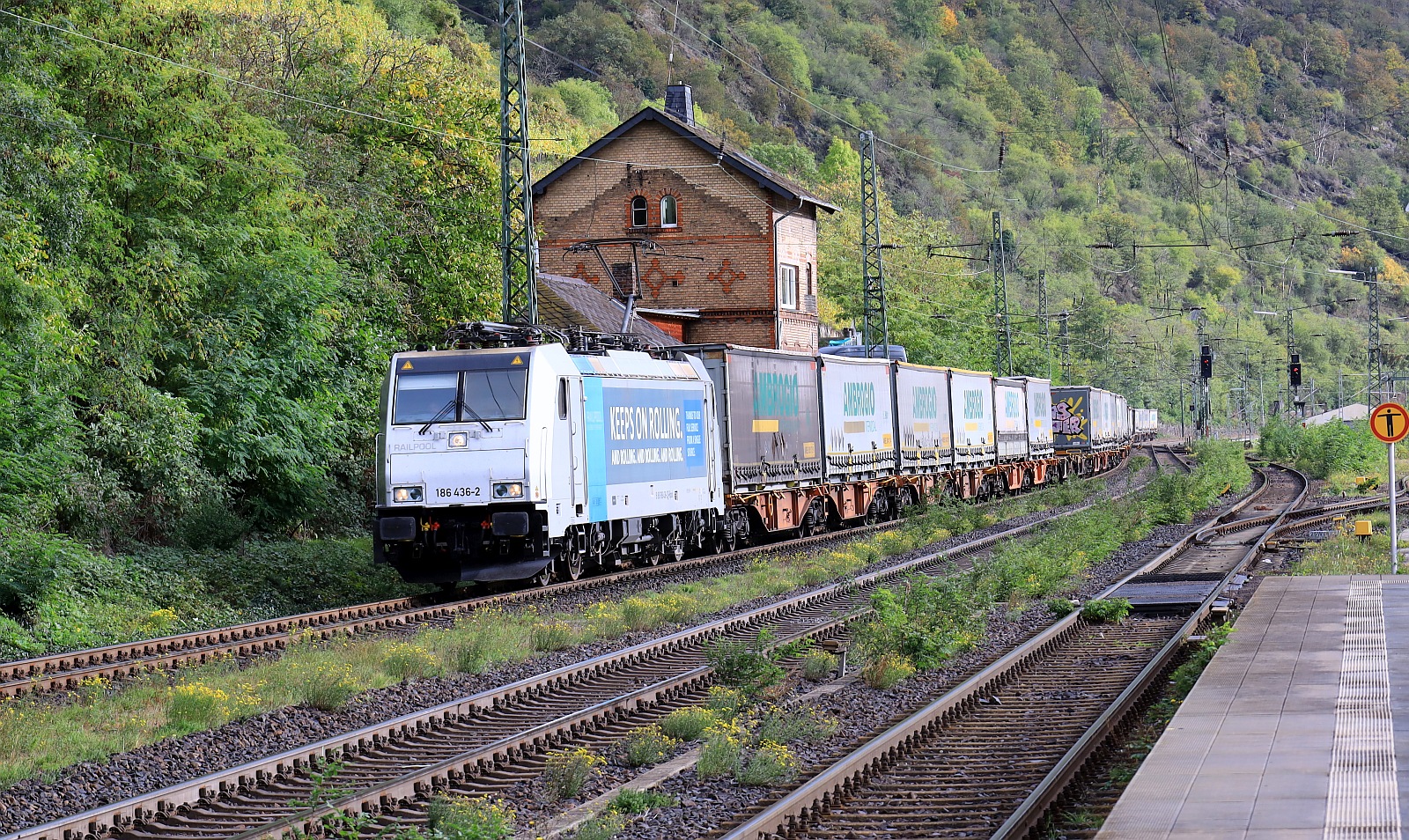 Railpool 186 436-2 mit Ambrogio KLV aufgenommen in Kaub am Rhein am 22.10.2023