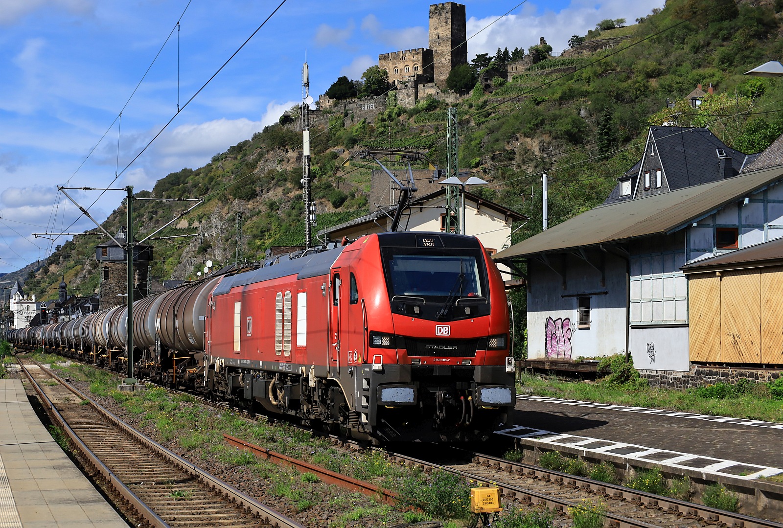 RCM i.E bei der DB 159 206-2, REV/06.03.20 mit Kesselzug in Kaub am Rhein aufgenommen. 14.09.2023