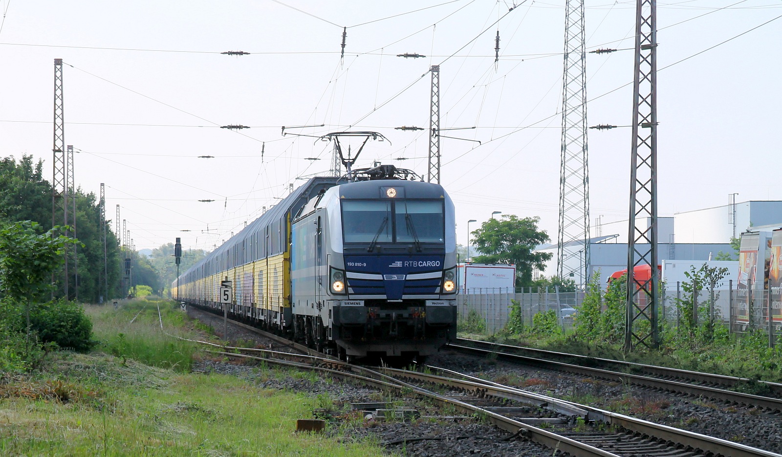 RP/RTB Cargo 193 810-9 mit ARS Autotransportzug Abzw. Tiefenbroich 07.06.2024