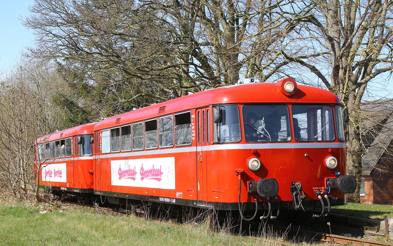 Schick sind sie die  roten Brummer  798 308-2 + 798 309-0 auf dem Weg nach Kappeln. 09.04.2023