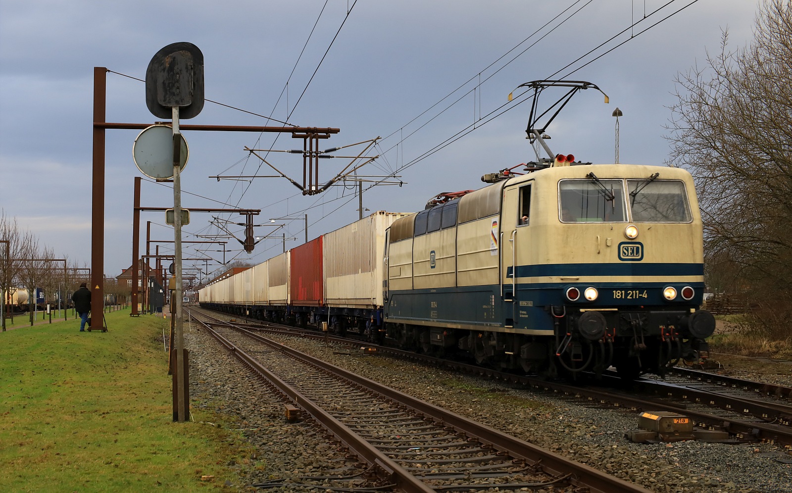 SEL 181 211-4, REV/BPSM/31.03.21 verlässt Pattburg/DK mit nem Containerzug. 16.02.2024