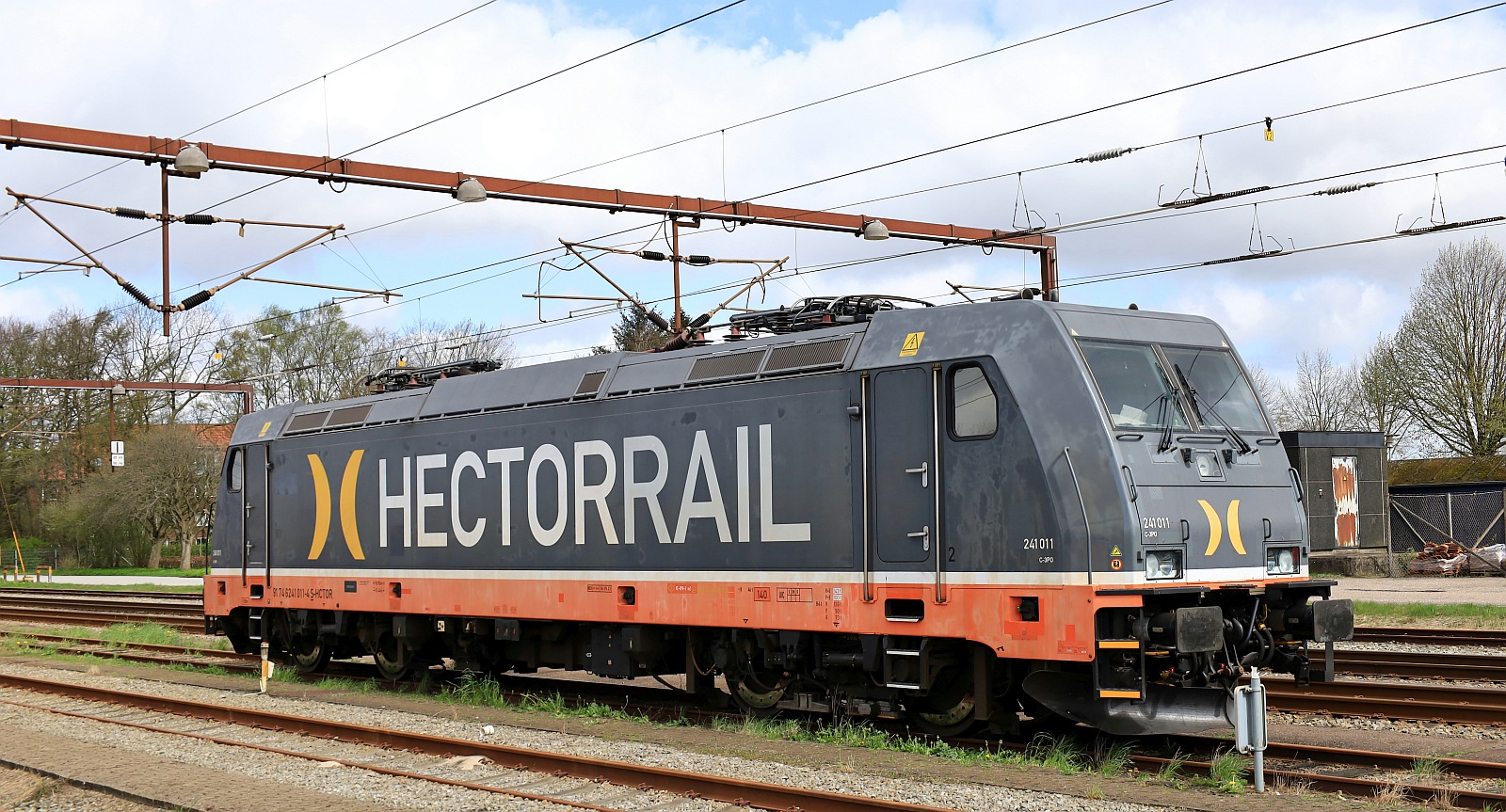 Sie sah auch schon mal besser aus....Hectors C3-PO oder 241.011 mit REV/AKT-Talbot/06.09.23 abgestellt im Bhf Pattburg/DK. 14.04.2024