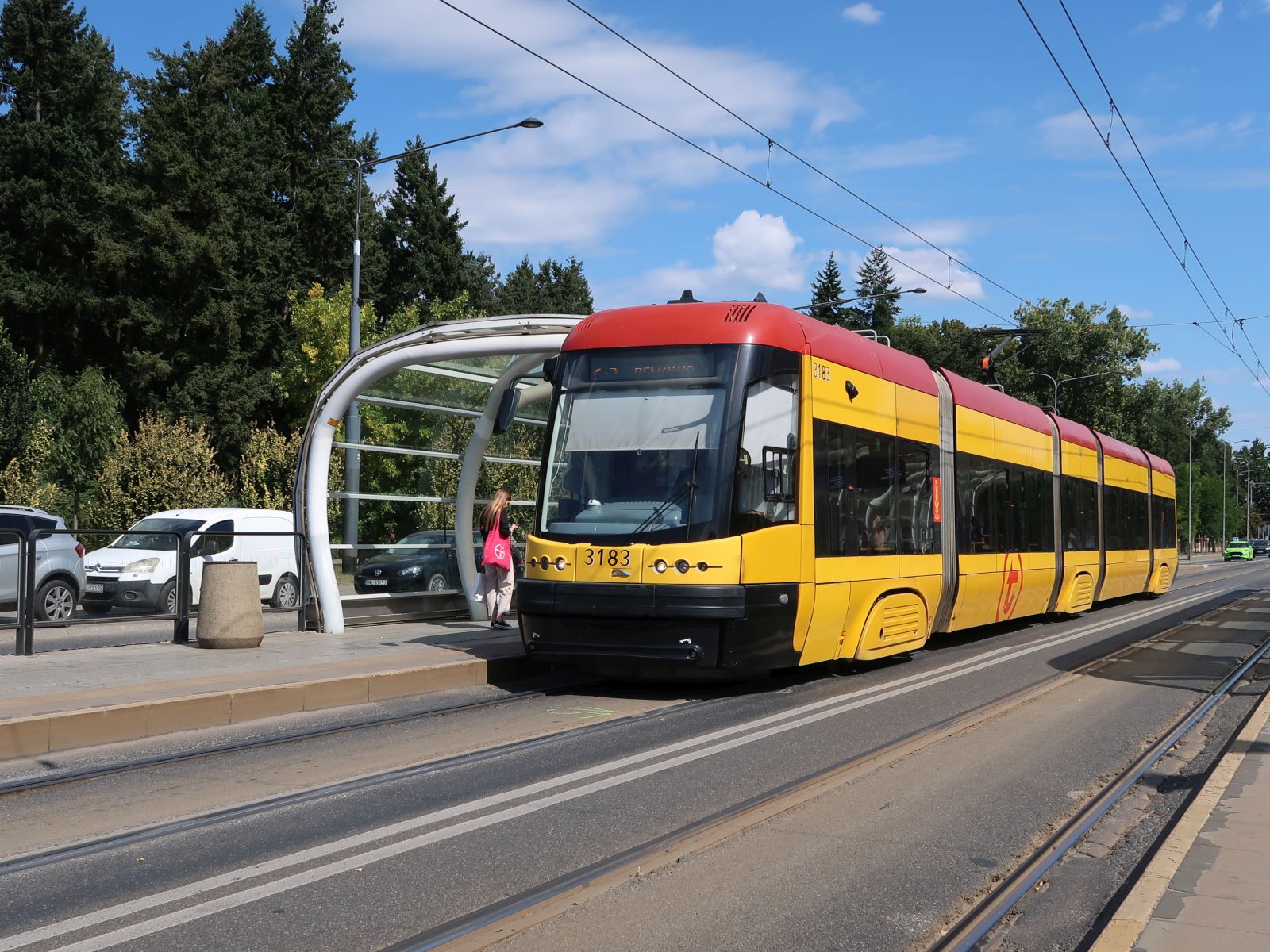 TW (Tramwaje Warszawskie sp. z o.o.) Strassenbahn 3183 Pesa 120Na Baujahr 2011. Aleja „Solidarności” Haltestelle Park Praski  Warschau, Polen 22-08-2025.

TW (Tramwaje Warszawskie sp. z o.o.) tram 3183 Pesa 120Na bouwjaar 2011. Aleja „Solidarności” tramhalte Park Praski  Warschau, Polen 22-08-2025.