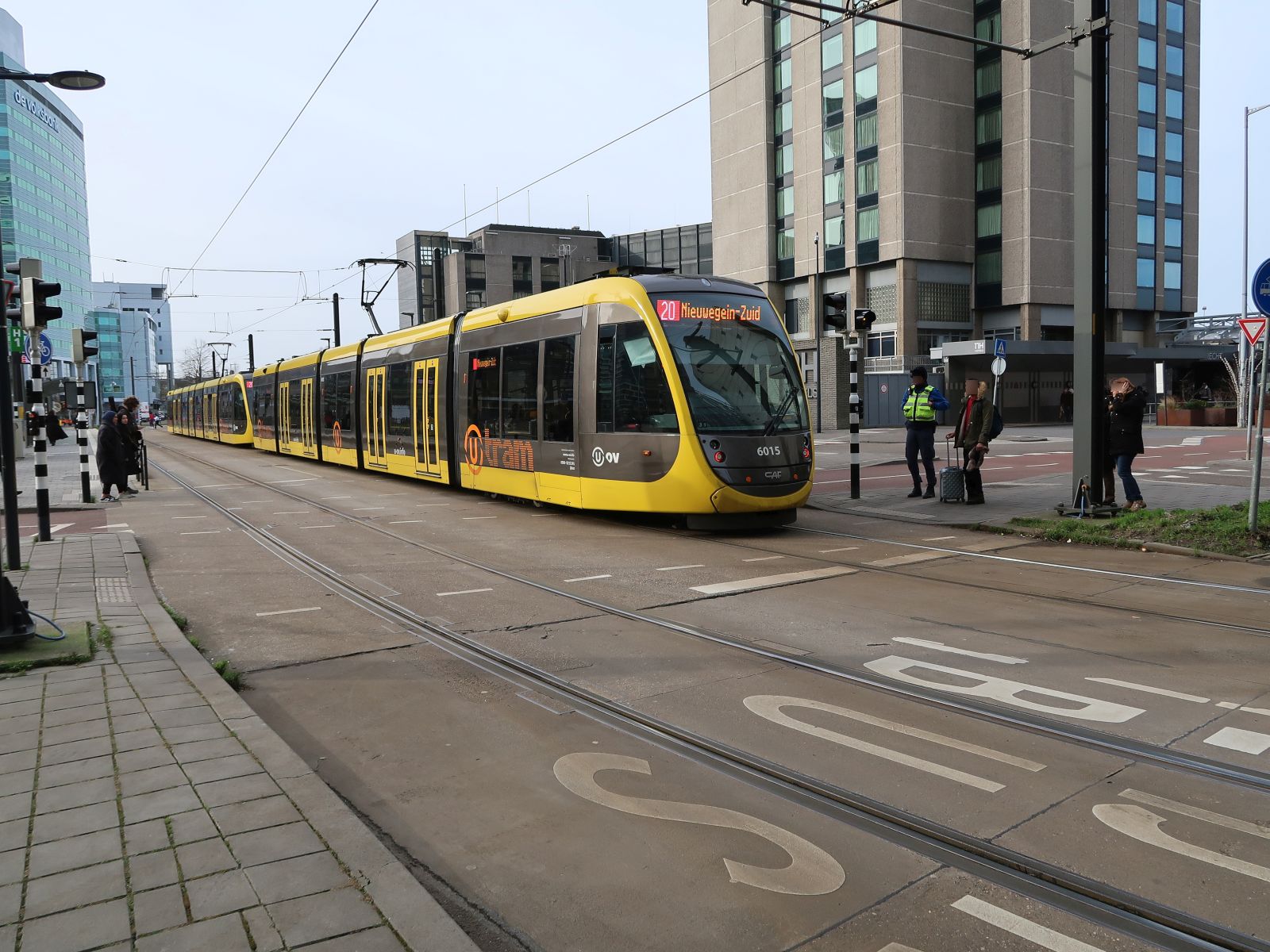 U-OV Strassenbaahn 6015 en 6069 Jaarbeursplein, Utrecht 24-01-2024.

U-OV tram 6015 en 6069 Jaarbeursplein, Utrecht 24-01-2024.