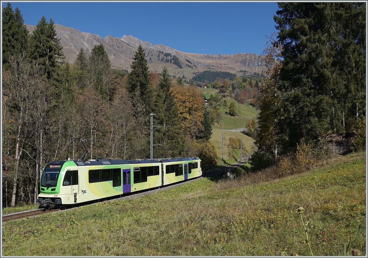 Und noch einmal der TPC ASD ABe 4/8 472; nun als R71 440 von Aigle nach Les Diablerets kurz nach Vers-l'Eglise. 

14. Oktober 2025