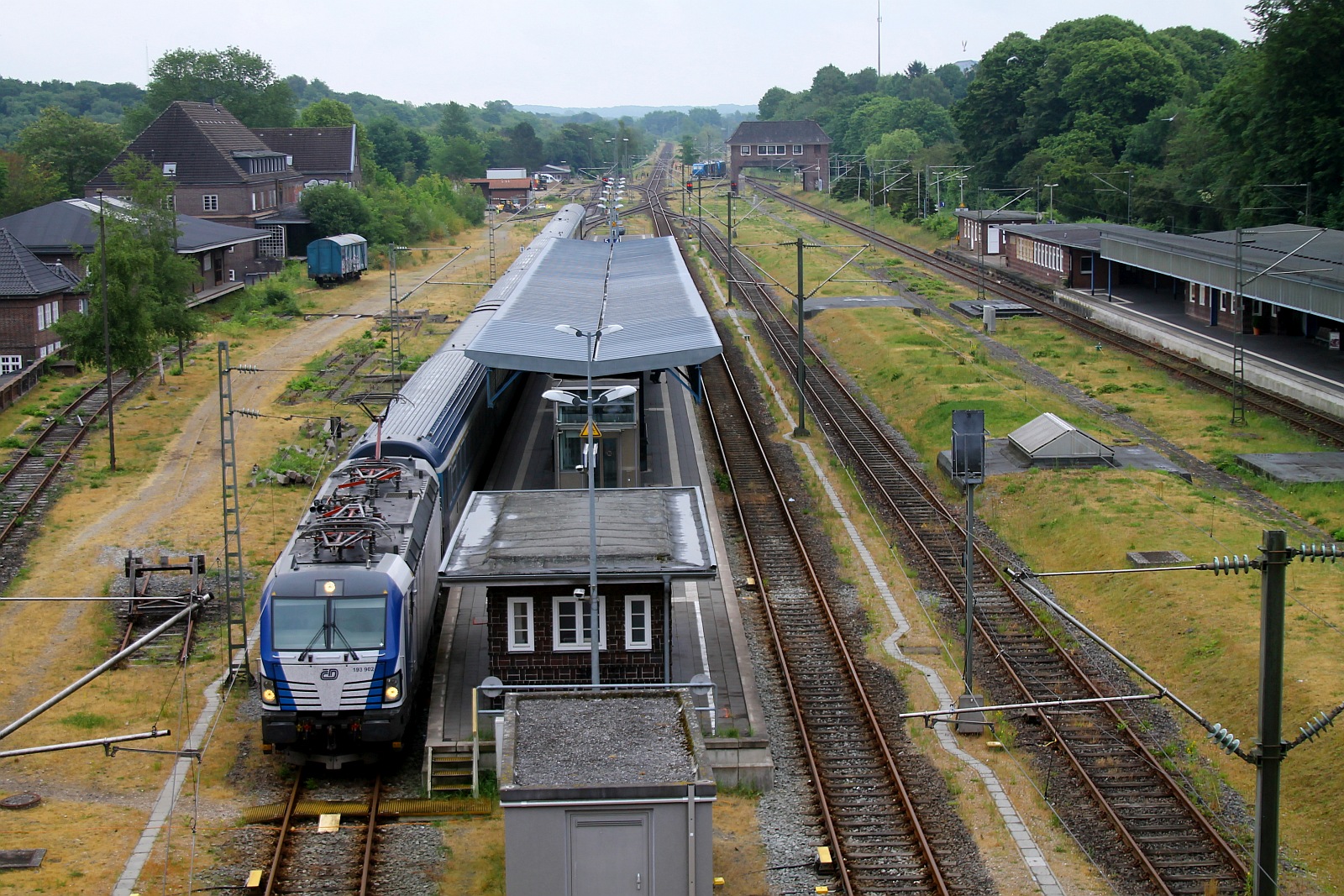 VUZ/CD 193 902 mit EC 175 wartet auf Abfahrt nach Prag. Flensburg 21.06.2023