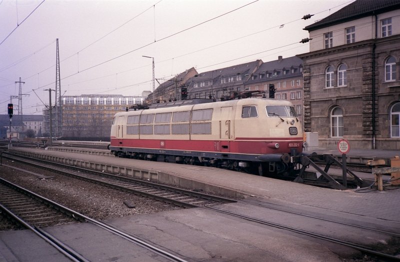 103 232-5 in Nrnberg Hbf Februar 1989