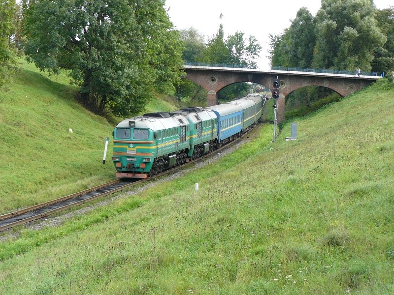2M62-0293 mit D-Zug Varna-Minsk in Hlyboka am 10-09-2007.
