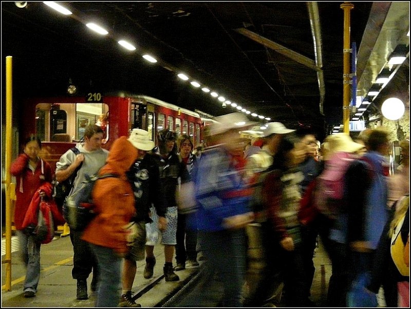 Ankunft einer Jungfraubahn am Jungfraujoch. 30.07.08 (Hans)