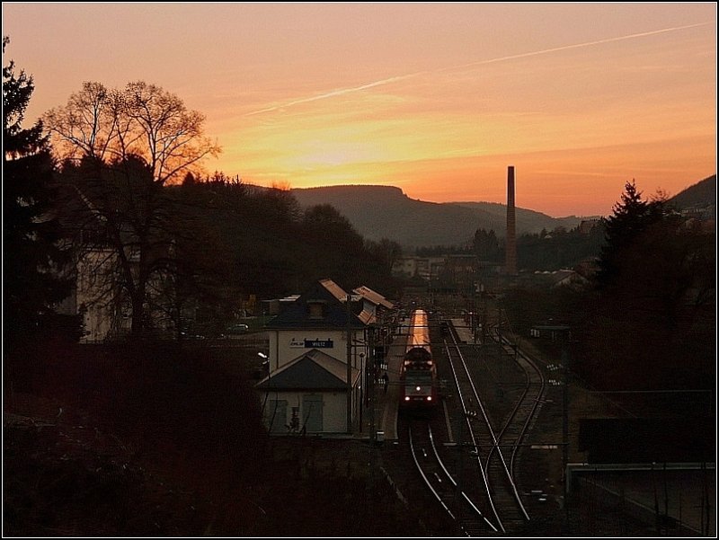 Der Bahnhof von Wiltz im Sonnenuntergang. 24.02.08 (Jeanny)