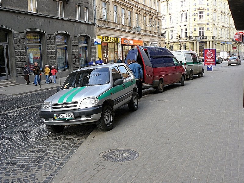 Ein Chervolet Geldtransportwagen fotografiert in Lviv 28-03-2008