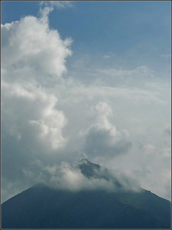 Ein Vulkan in der Schweiz? Der Niesen fotografiert am 28.07.08. (Jeanny)