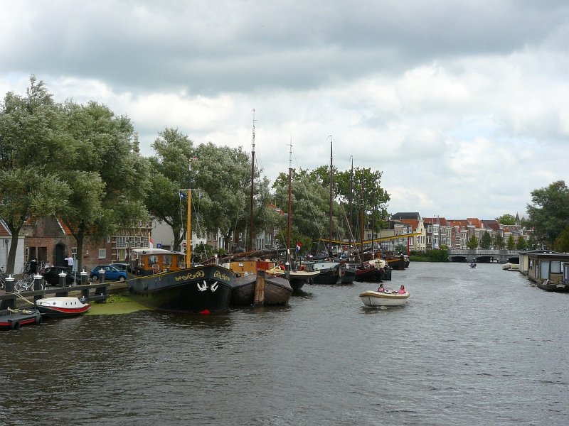 Historische Hafen am Galgewater in Leiden 14-07-2007.