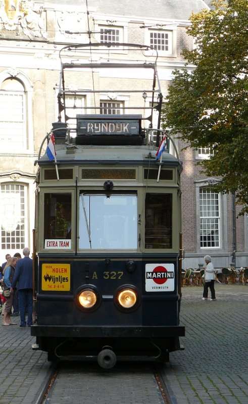 Museumstrassenbahn NZH A327 Kerkplein Den Haag 12-09-2009. 