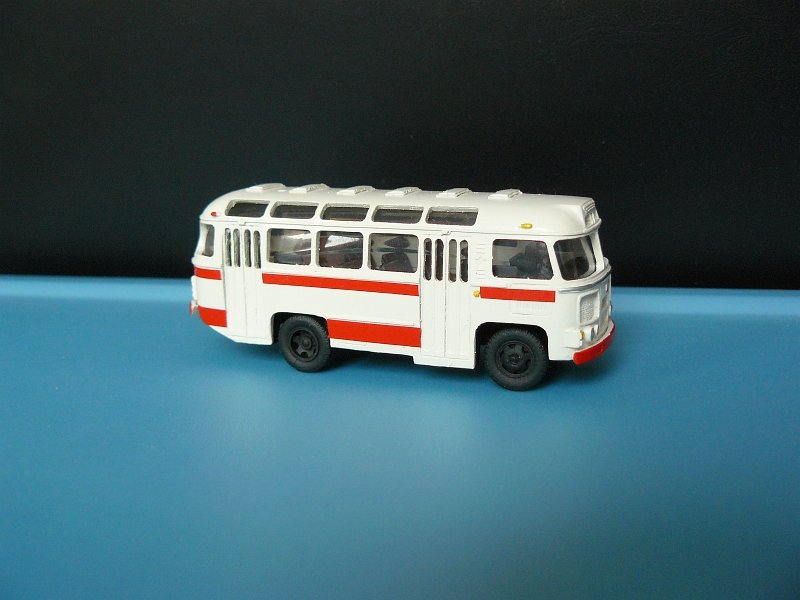 PAZ 672 Bus Masstab 1:87.